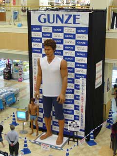 新庄巨大マネキン