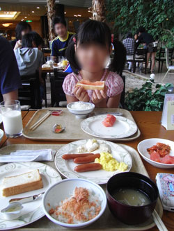 朝食　シャトレーゼ ガトーキングダムサッポロ