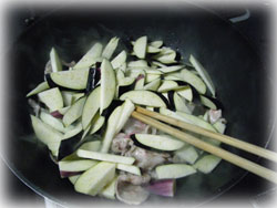 豚肉となすのトマト味噌炒め