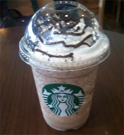 スターバックスコーヒー　チョコレートクッキークランブルフラペチーノ